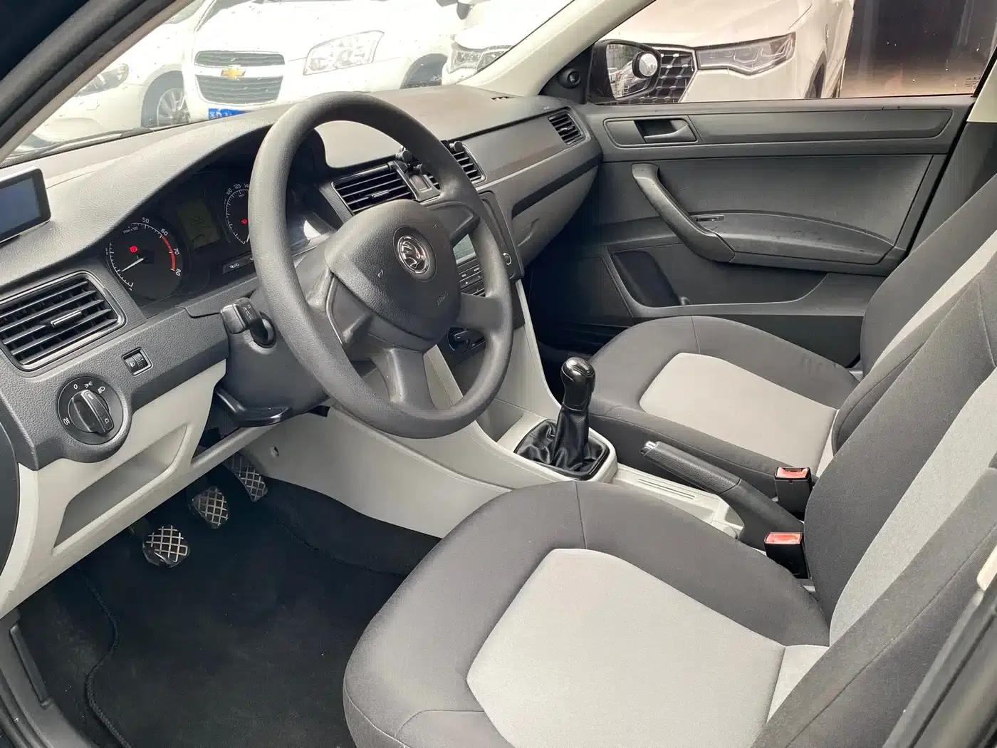 Rapid 2013 1.6L Manual Comfortline — миниатюра 5