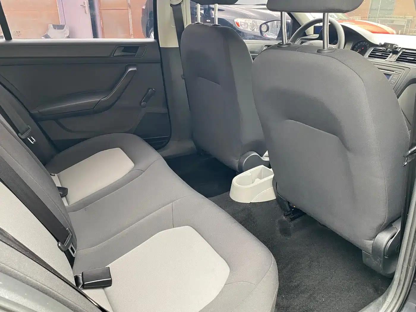 Rapid 2013 1.6L Manual Comfortline — миниатюра 8
