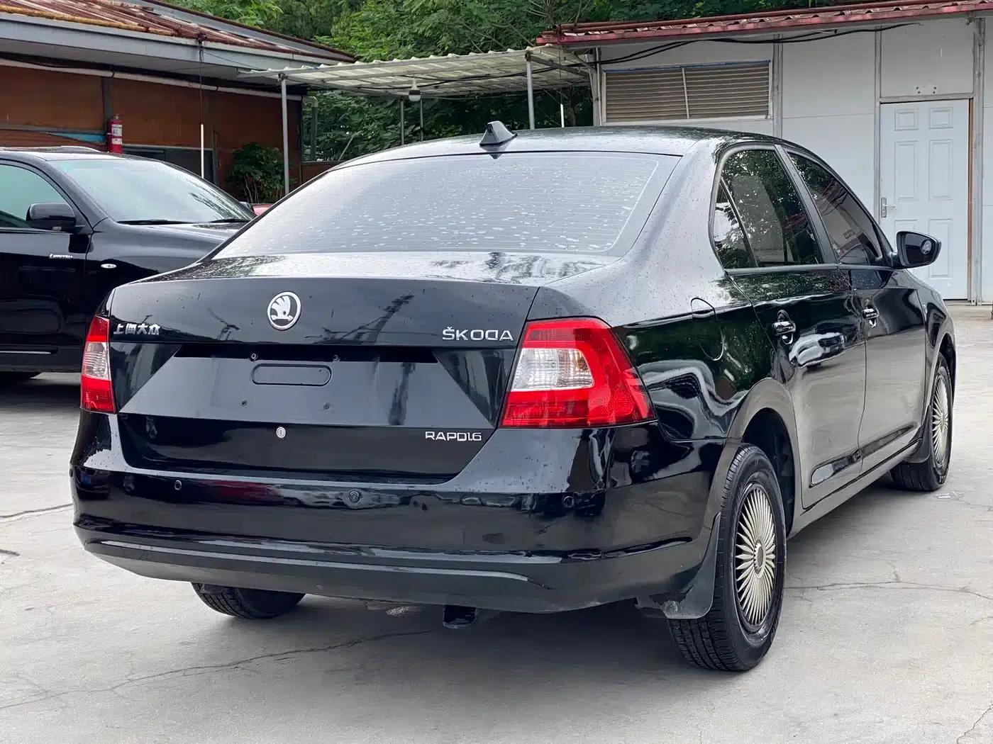 Rapid 2013 1.6L Manual Comfortline — миниатюра 10