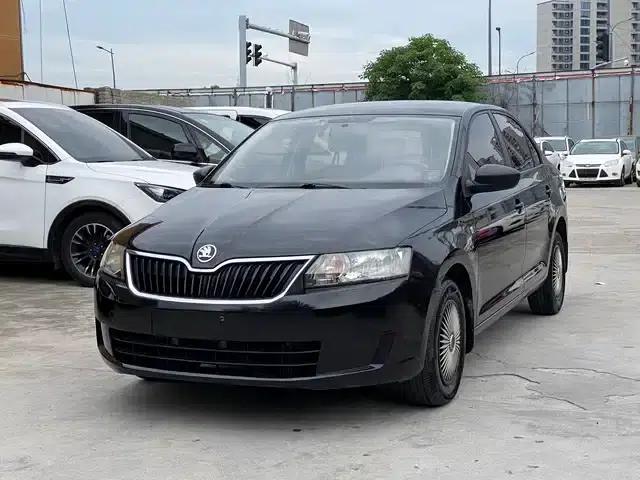 Rapid 2013 1.6L Manual Comfortline