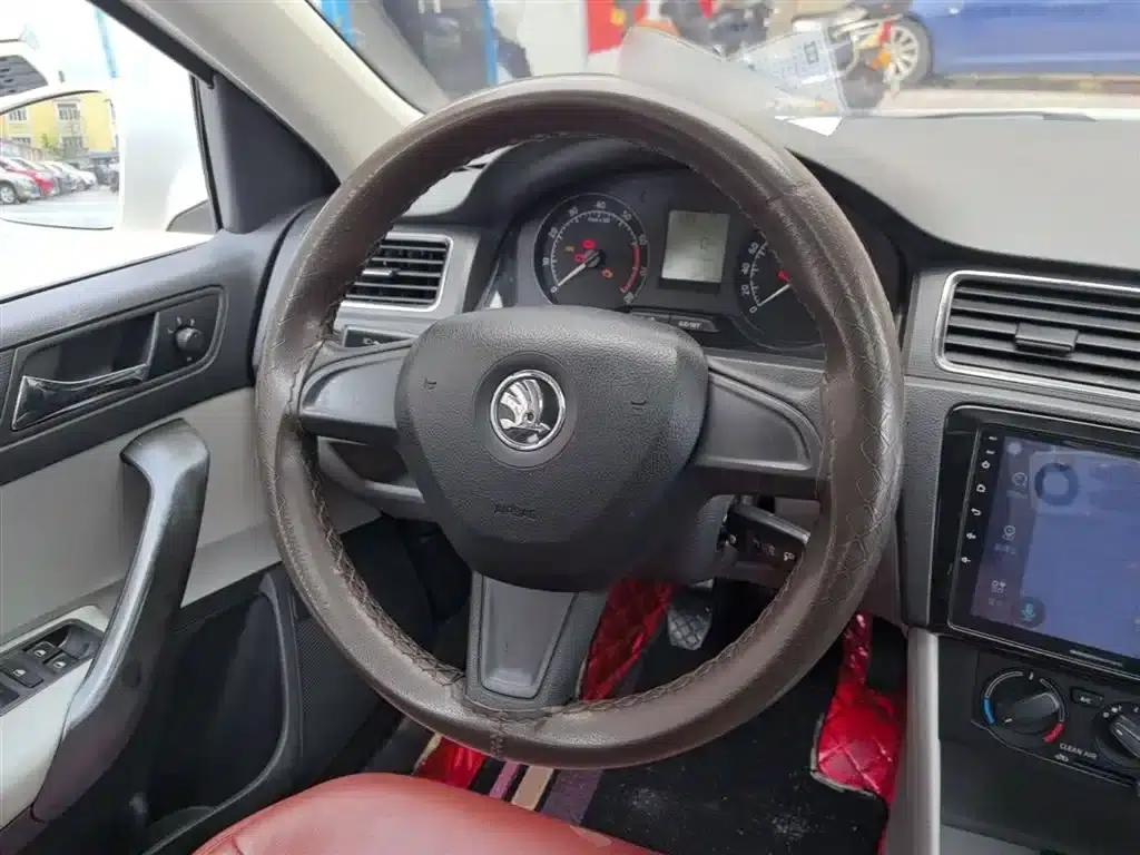 Rapid 2016 1.6L Manual Comfort Edition — миниатюра 11