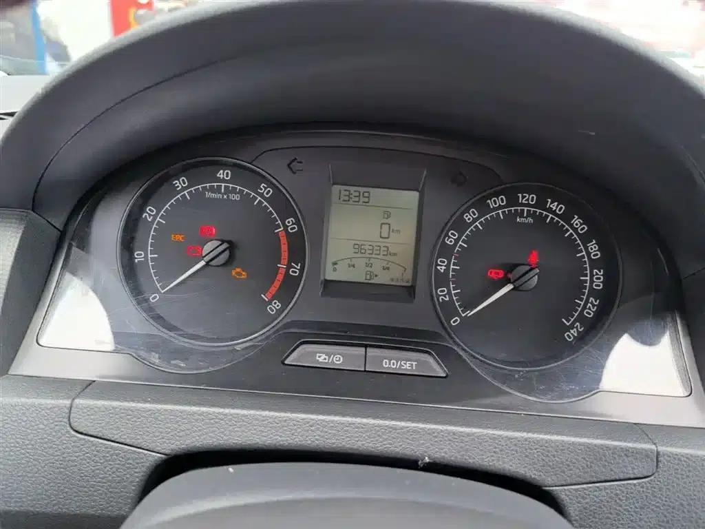 Rapid 2016 1.6L Manual Comfort Edition — миниатюра 12