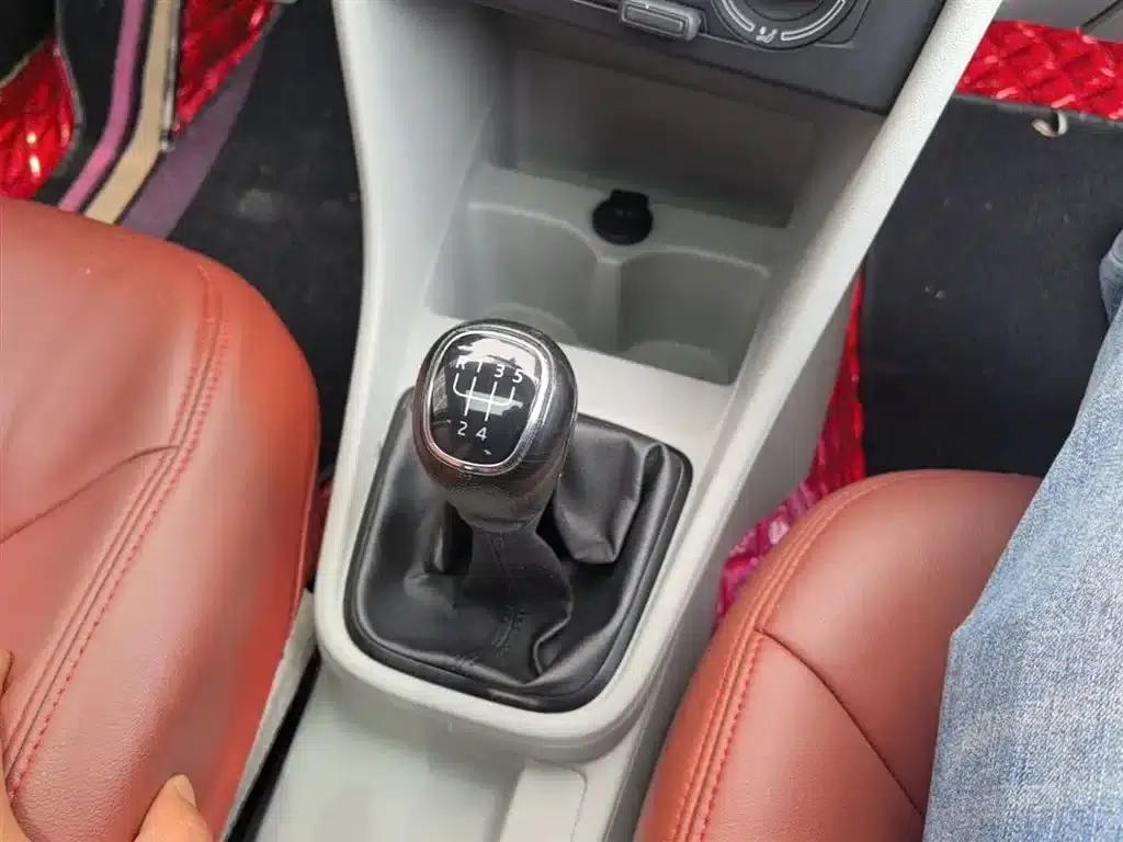 Rapid 2016 1.6L Manual Comfort Edition — миниатюра 14