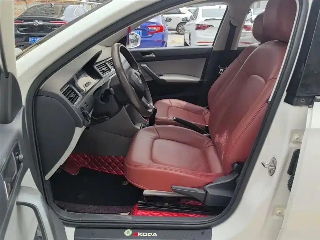 Rapid 2016 1.6L Manual Comfort Edition — миниатюра 15