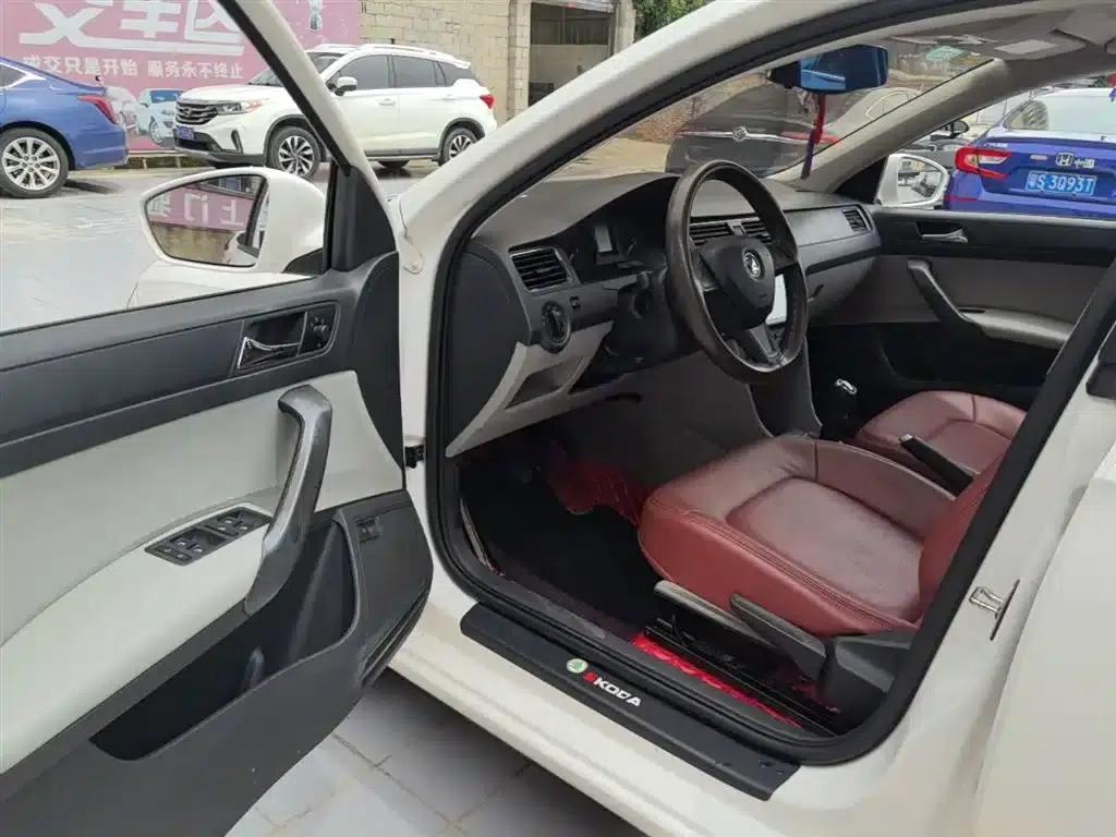 Rapid 2016 1.6L Manual Comfort Edition — миниатюра 16