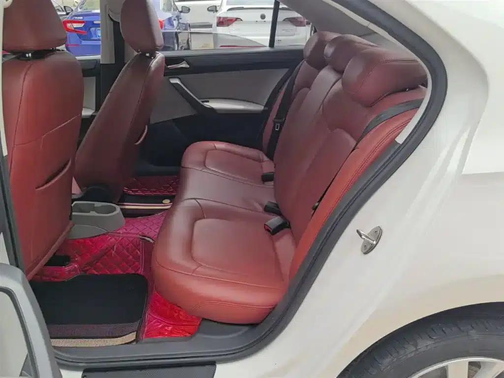 Rapid 2016 1.6L Manual Comfort Edition — миниатюра 17