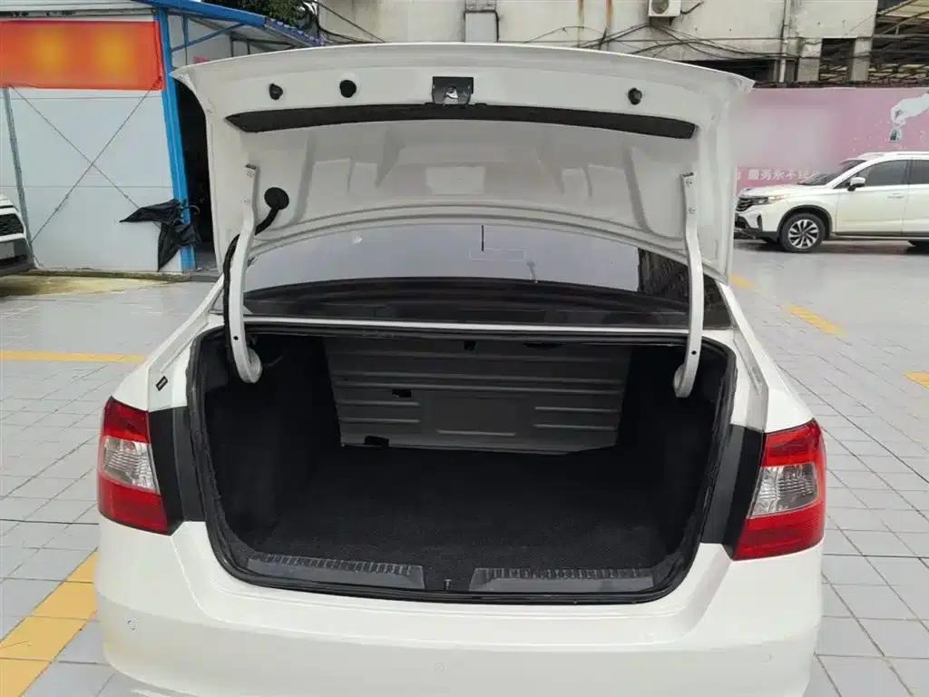 Rapid 2016 1.6L Manual Comfort Edition — миниатюра 19