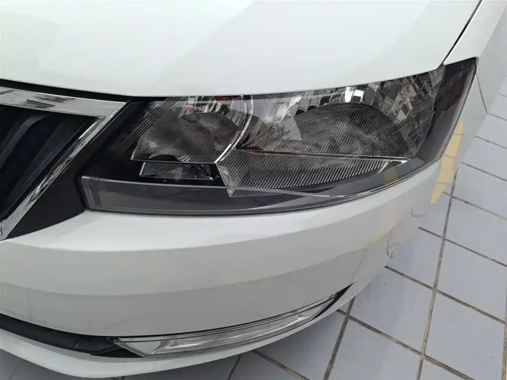 Rapid 2016 1.6L Manual Comfort Edition — миниатюра 24