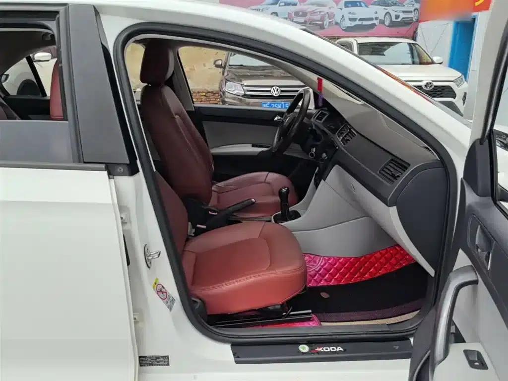 Rapid 2016 1.6L Manual Comfort Edition — миниатюра 25
