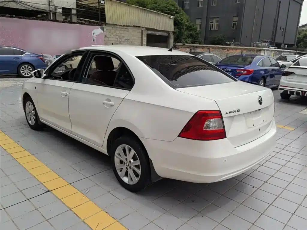 Rapid 2016 1.6L Manual Comfort Edition — миниатюра 5