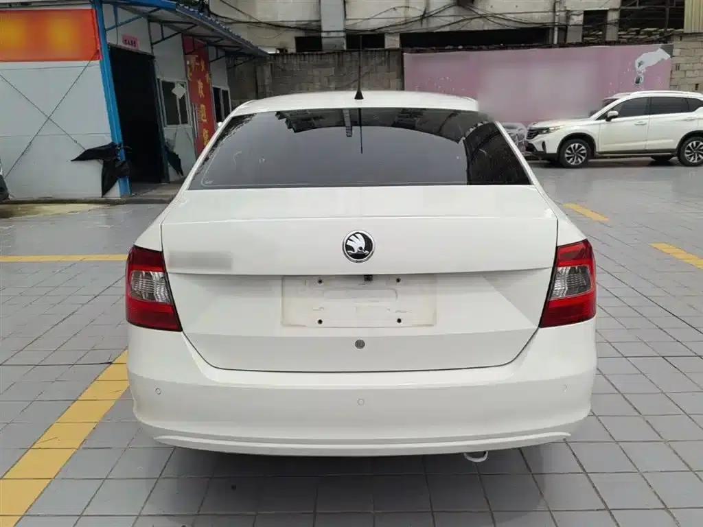 Rapid 2016 1.6L Manual Comfort Edition — миниатюра 6