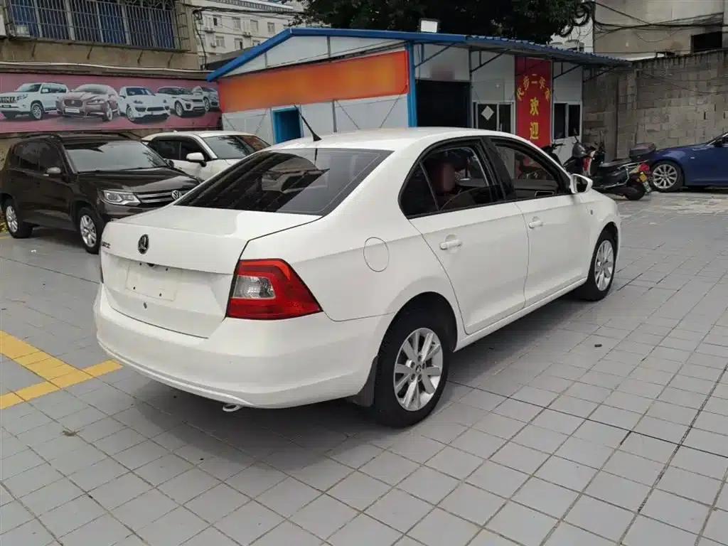 Rapid 2016 1.6L Manual Comfort Edition — миниатюра 7