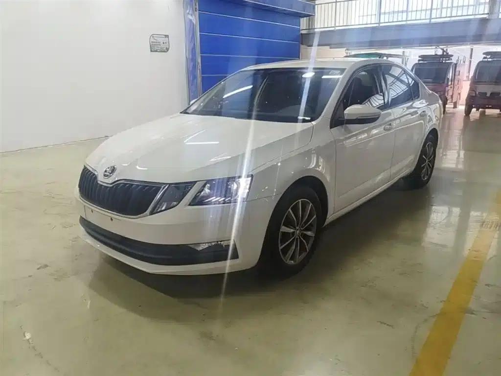 Rapid 2020 1.5L Manual Standard Edition — миниатюра 1