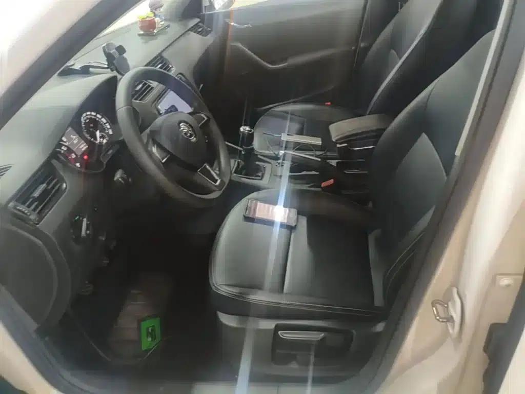 Rapid 2020 1.5L Manual Standard Edition — миниатюра 15