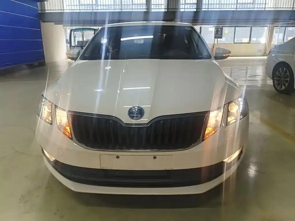 Rapid 2020 1.5L Manual Standard Edition — миниатюра 3