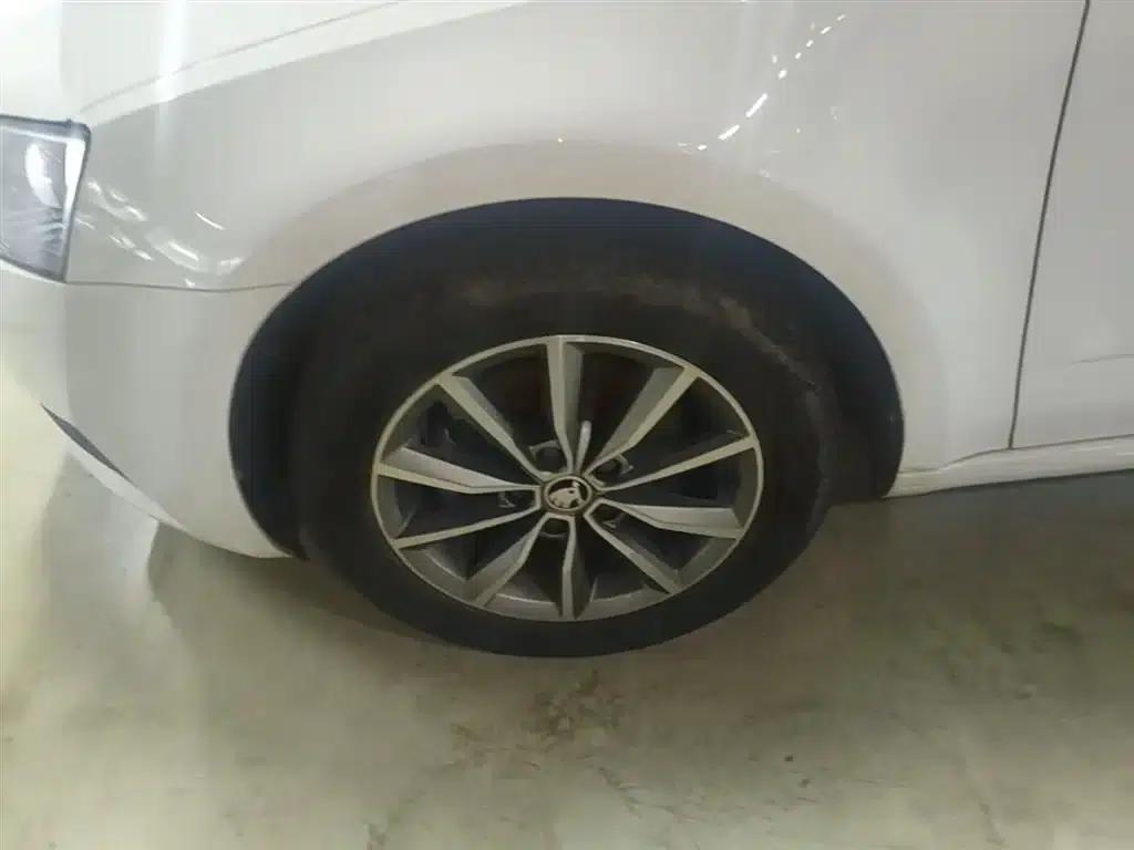 Rapid 2020 1.5L Manual Standard Edition — миниатюра 23