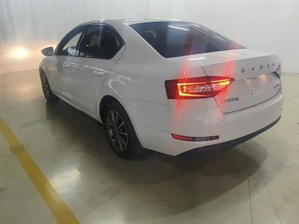 Rapid 2020 1.5L Manual Standard Edition — миниатюра 5