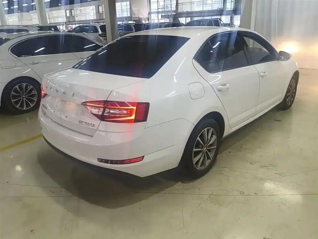 Rapid 2020 1.5L Manual Standard Edition — миниатюра 7