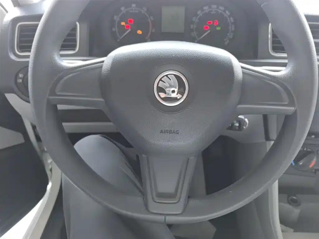 Rapid 2016 1.6L Automatic Comfort Edition — миниатюра 11