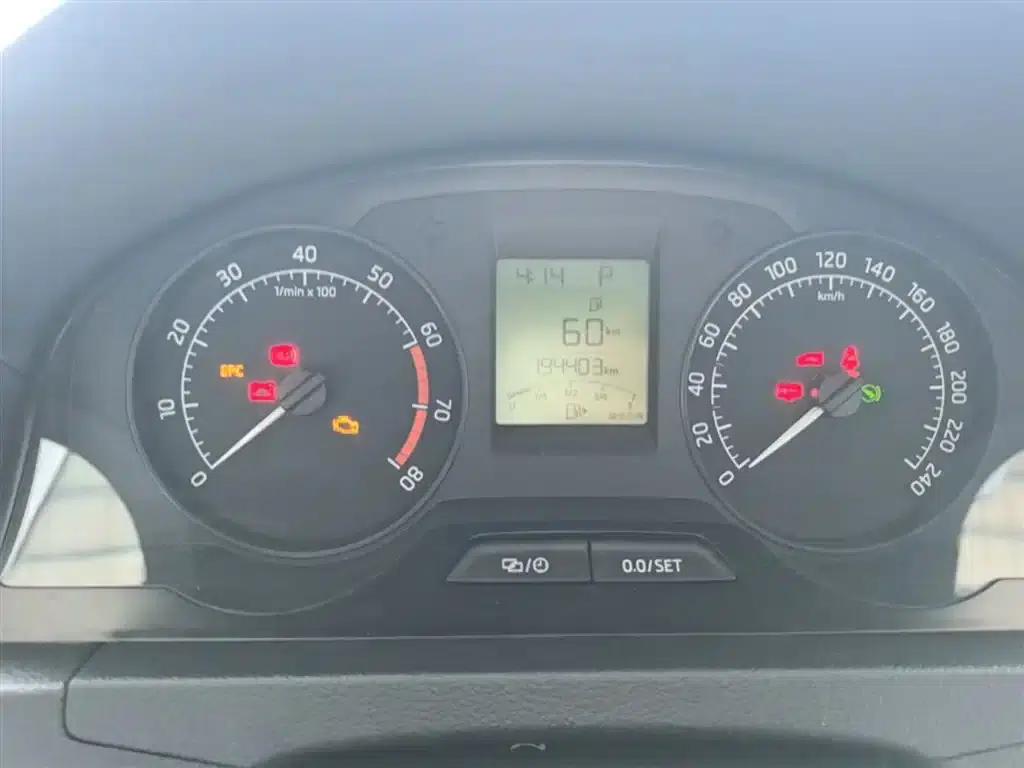 Rapid 2016 1.6L Automatic Comfort Edition — миниатюра 12