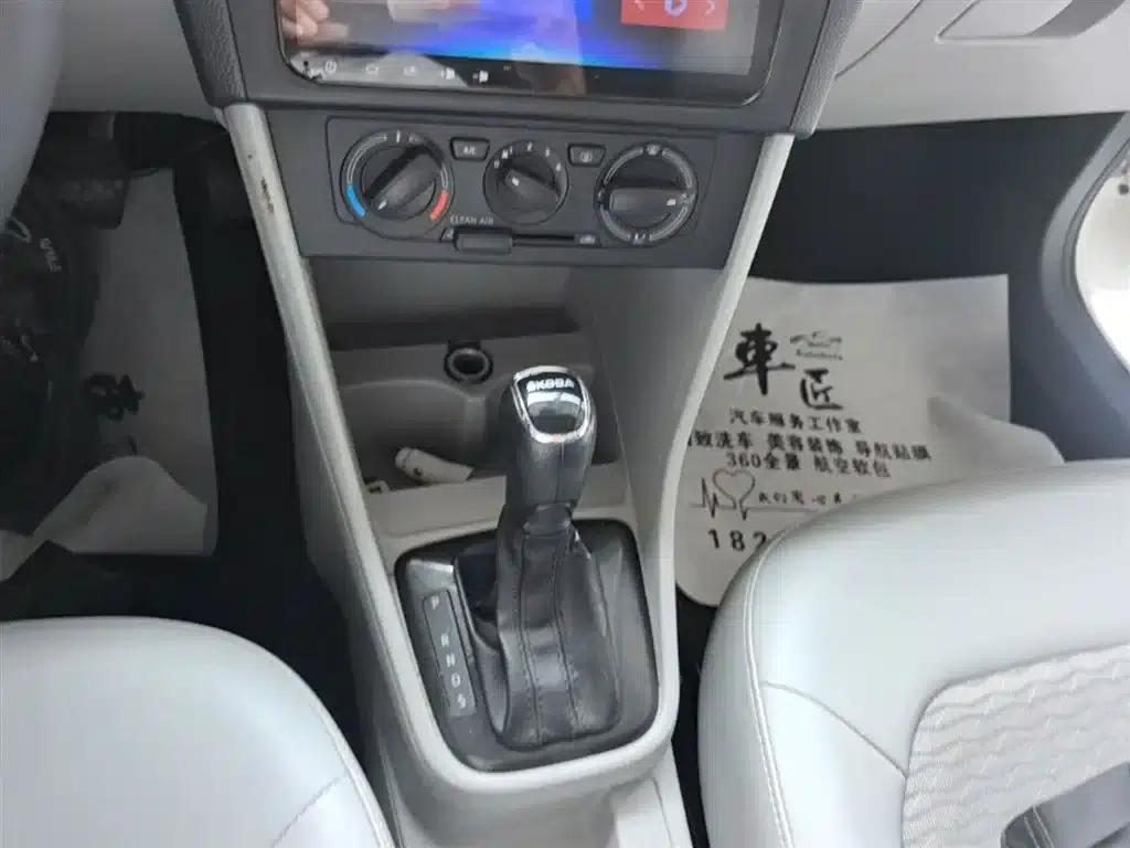Rapid 2016 1.6L Automatic Comfort Edition — миниатюра 14