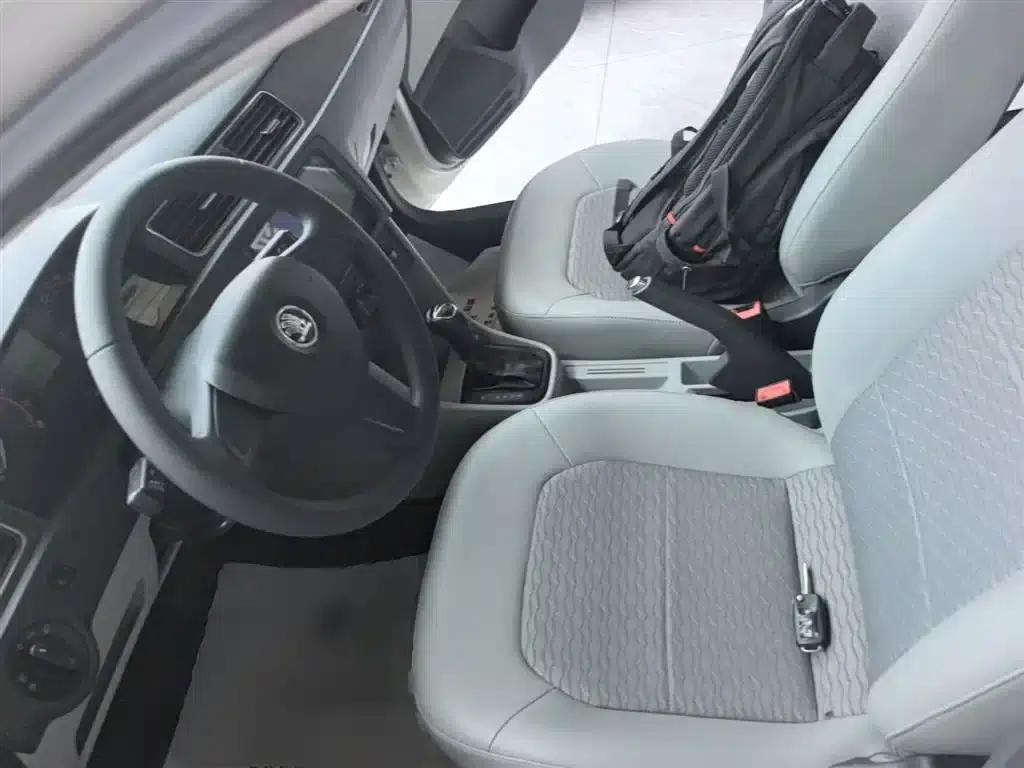 Rapid 2016 1.6L Automatic Comfort Edition — миниатюра 15