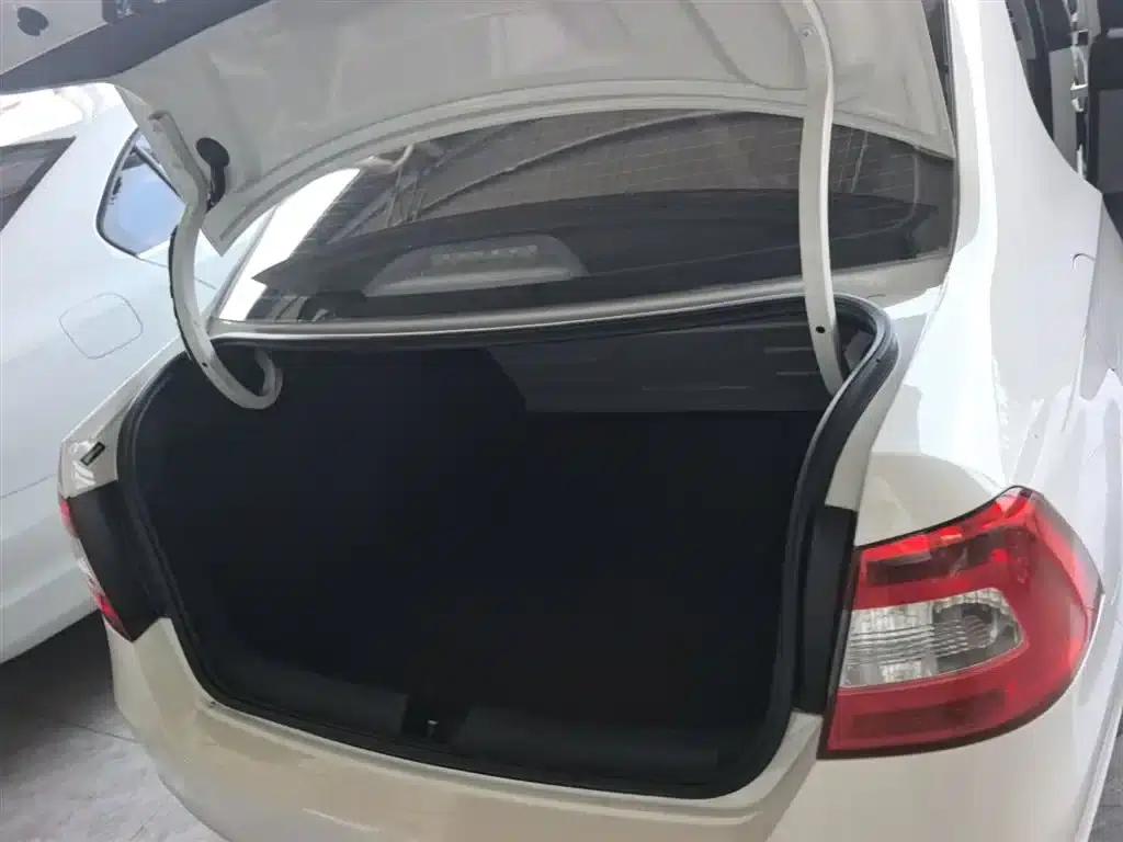 Rapid 2016 1.6L Automatic Comfort Edition — миниатюра 19