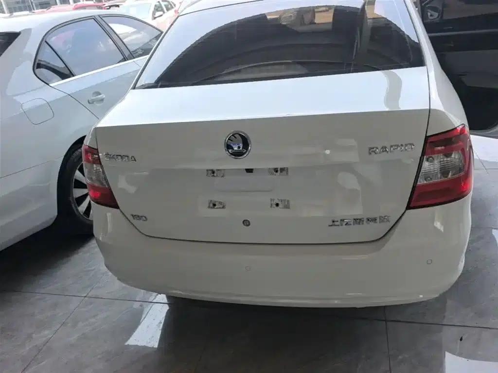 Rapid 2016 1.6L Automatic Comfort Edition — миниатюра 6