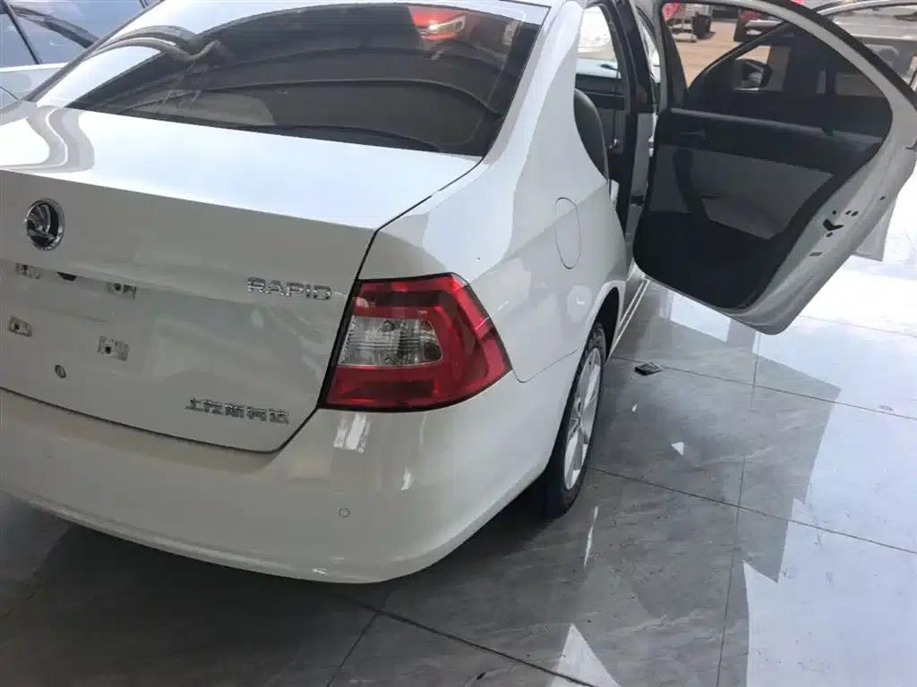 Rapid 2016 1.6L Automatic Comfort Edition — миниатюра 8