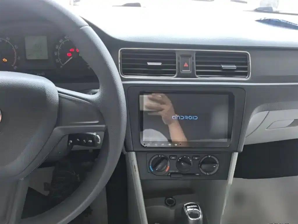 Rapid 2016 1.6L Automatic Comfort Edition — миниатюра 10