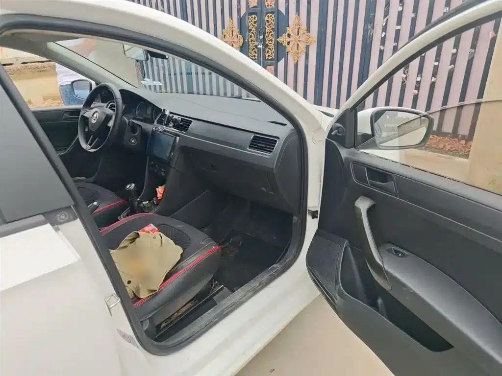 Rapid 2018 1.6L Manual Standard Edition — миниатюра 19