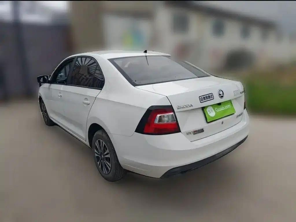 Rapid 2018 1.6L Manual Standard Edition — миниатюра 25
