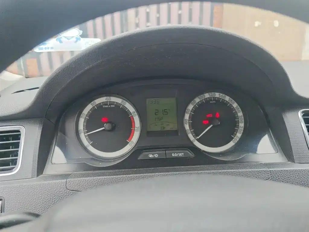 Rapid 2018 1.6L Manual Standard Edition — миниатюра 4