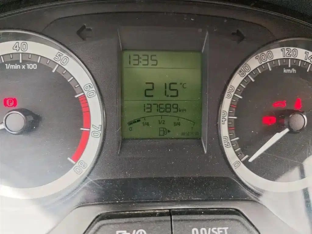 Rapid 2018 1.6L Manual Standard Edition — миниатюра 5