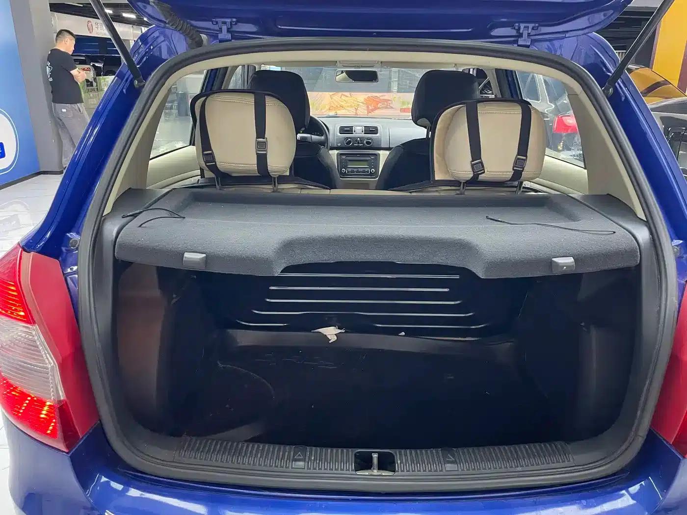Fabia 2012 1.4L Manual Crystal Edition — миниатюра 11