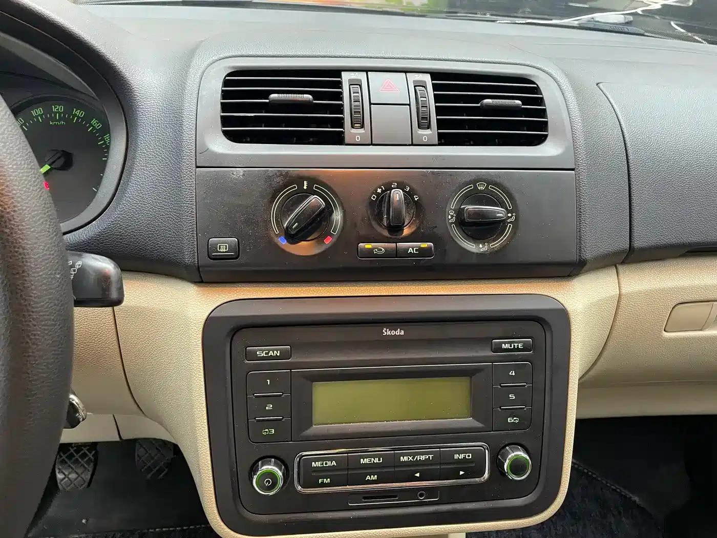 Fabia 2012 1.4L Manual Crystal Edition — миниатюра 15