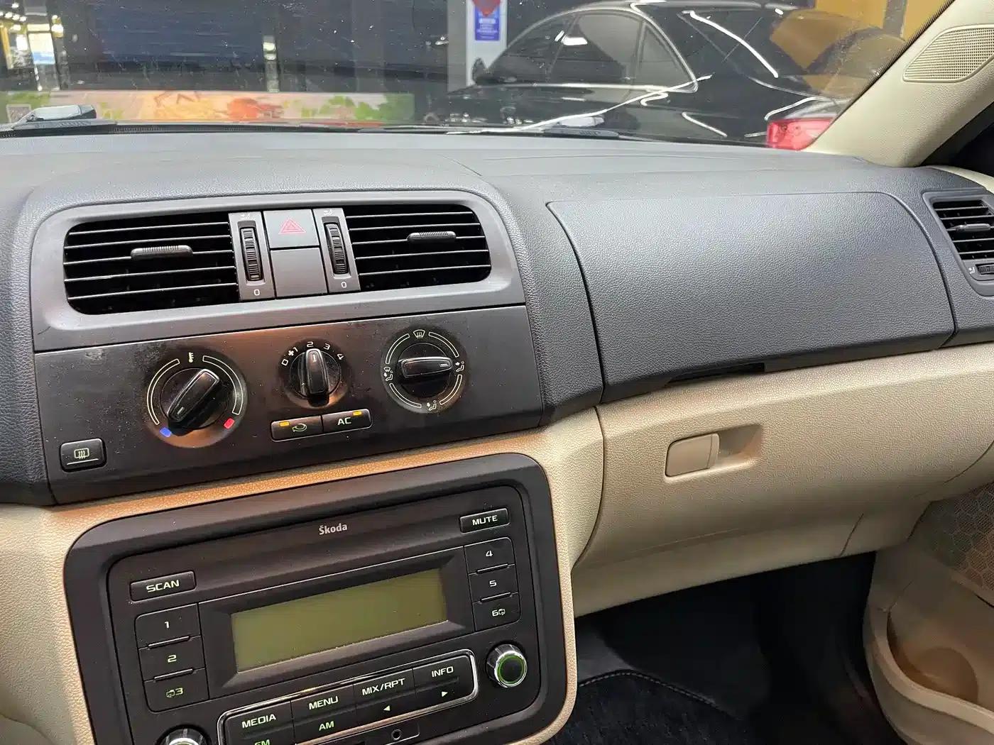 Fabia 2012 1.4L Manual Crystal Edition — миниатюра 16