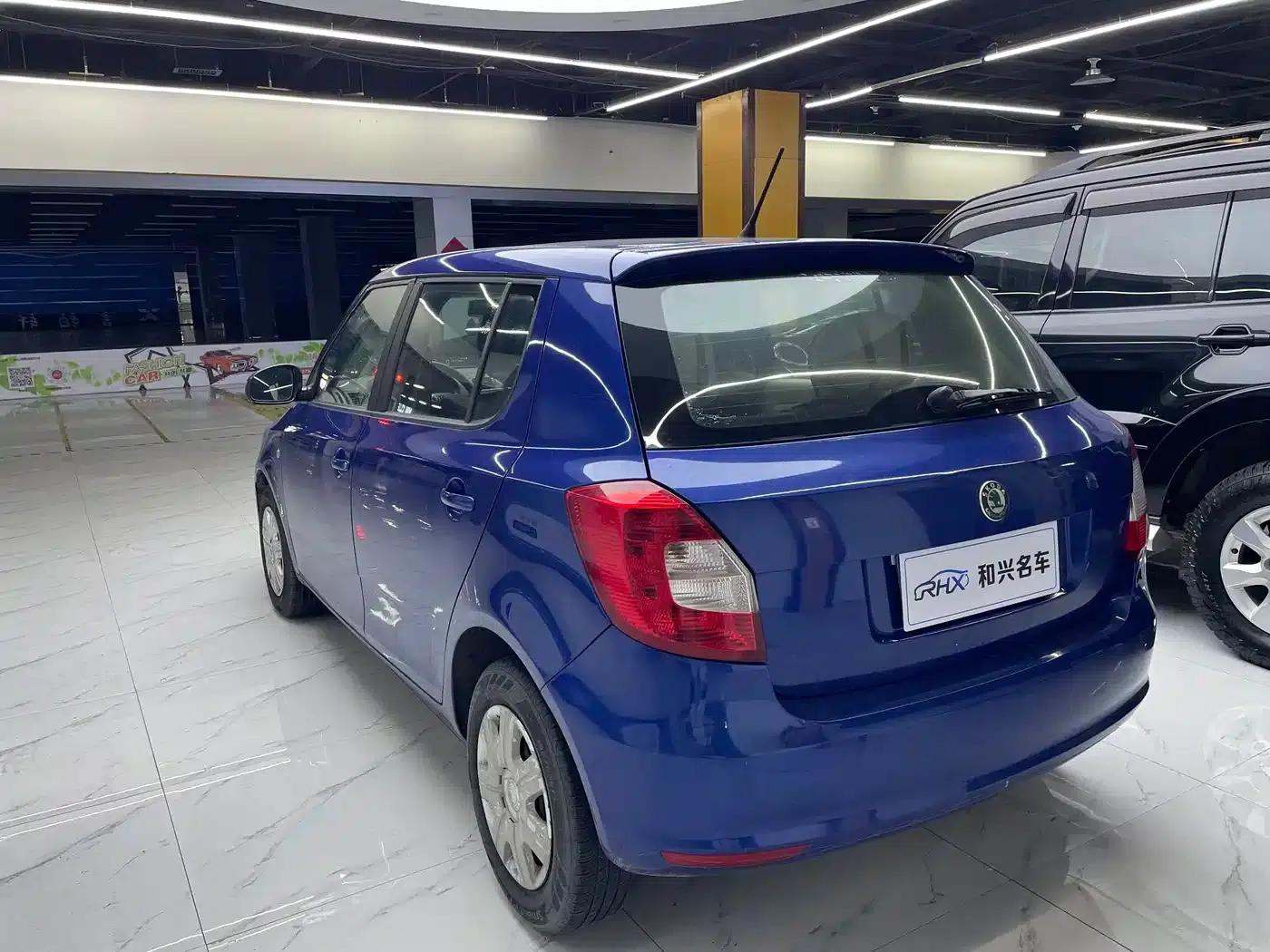Fabia 2012 1.4L Manual Crystal Edition — миниатюра 8