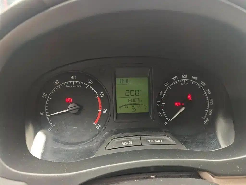 Fabia 2014 1.4L Manual Crystal Edition — миниатюра 8