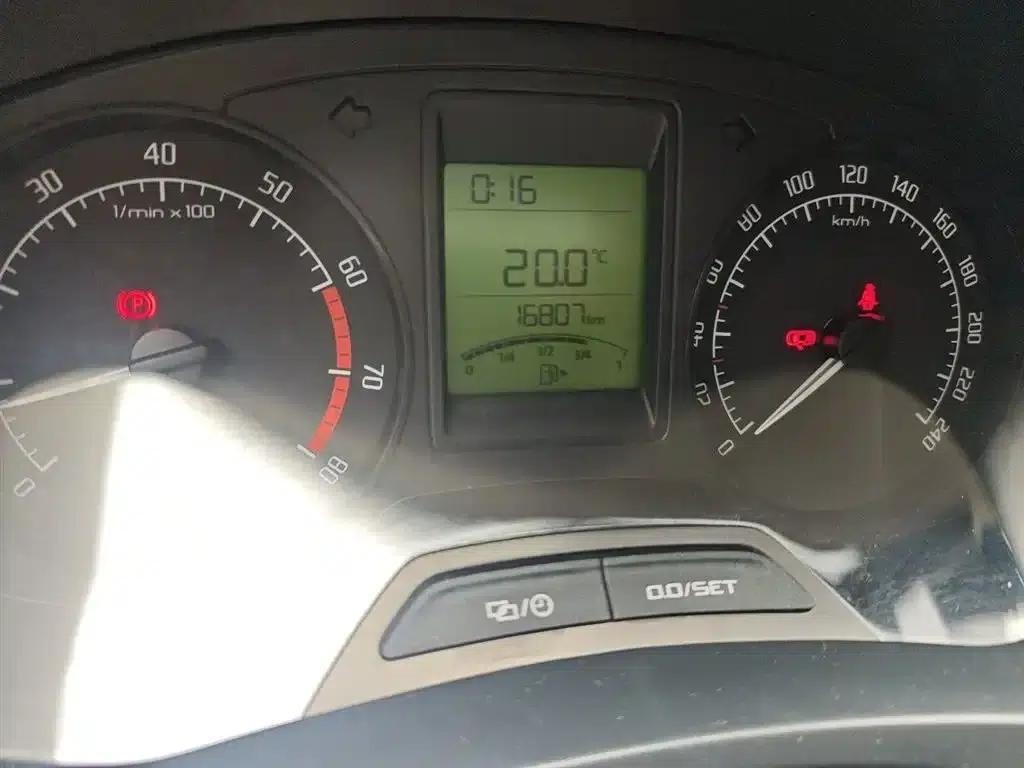 Fabia 2014 1.4L Manual Crystal Edition — миниатюра 9