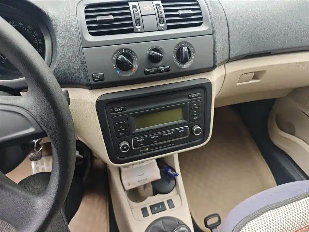 Fabia 2014 1.4L Manual Crystal Edition — миниатюра 10