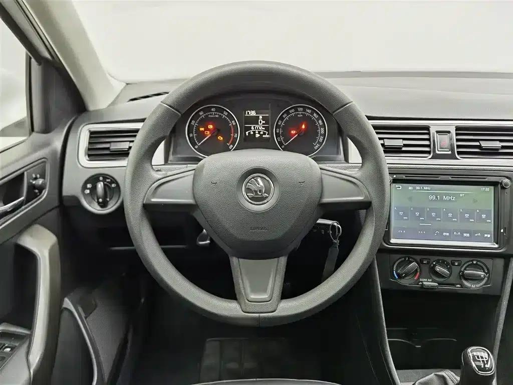 Rapid Spaceback 2016 Facelift 1.6L Manual Comfort Edition — миниатюра 11