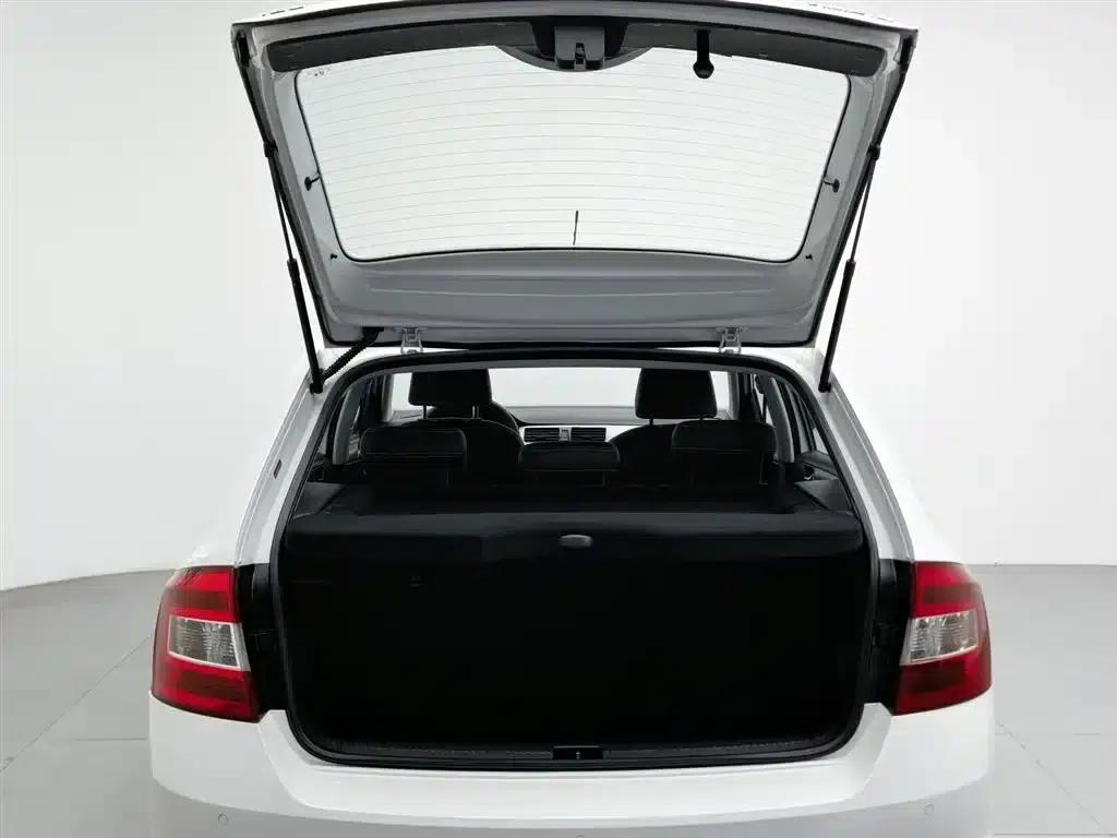 Rapid Spaceback 2016 Facelift 1.6L Manual Comfort Edition — миниатюра 16
