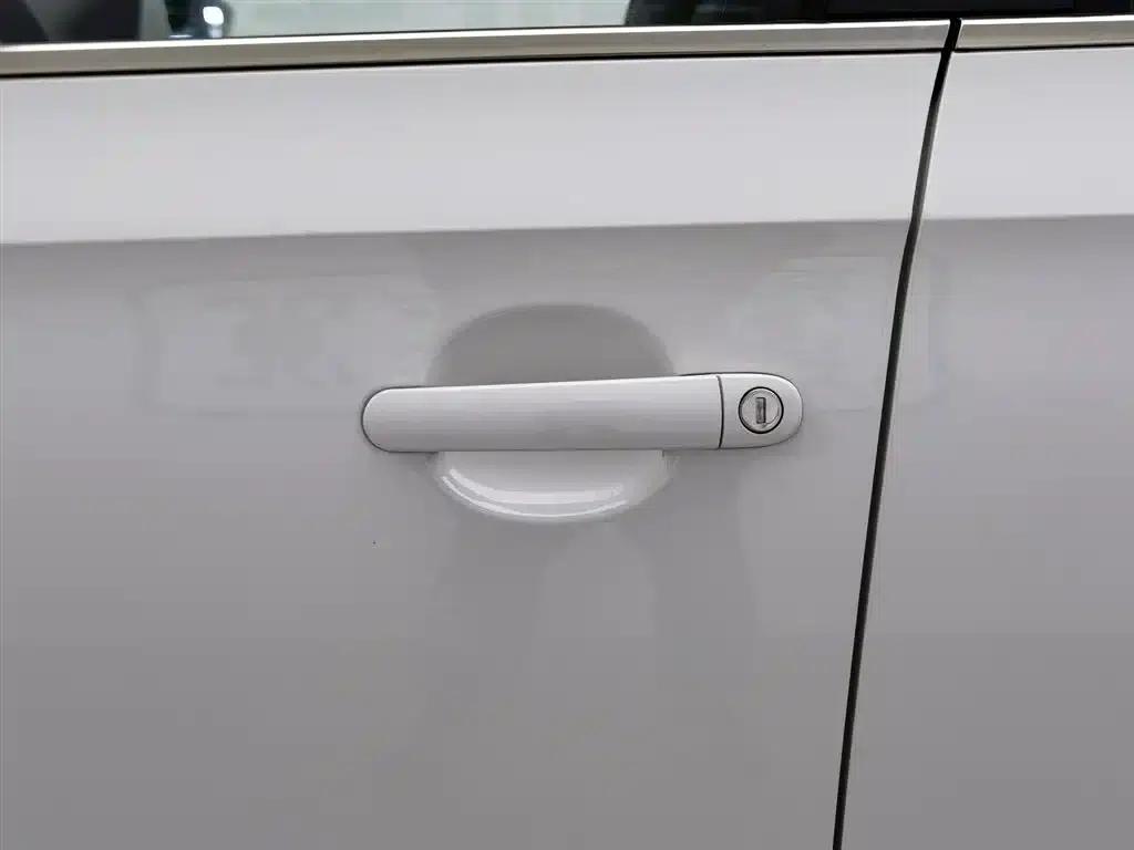 Rapid Spaceback 2016 Facelift 1.6L Manual Comfort Edition — миниатюра 18