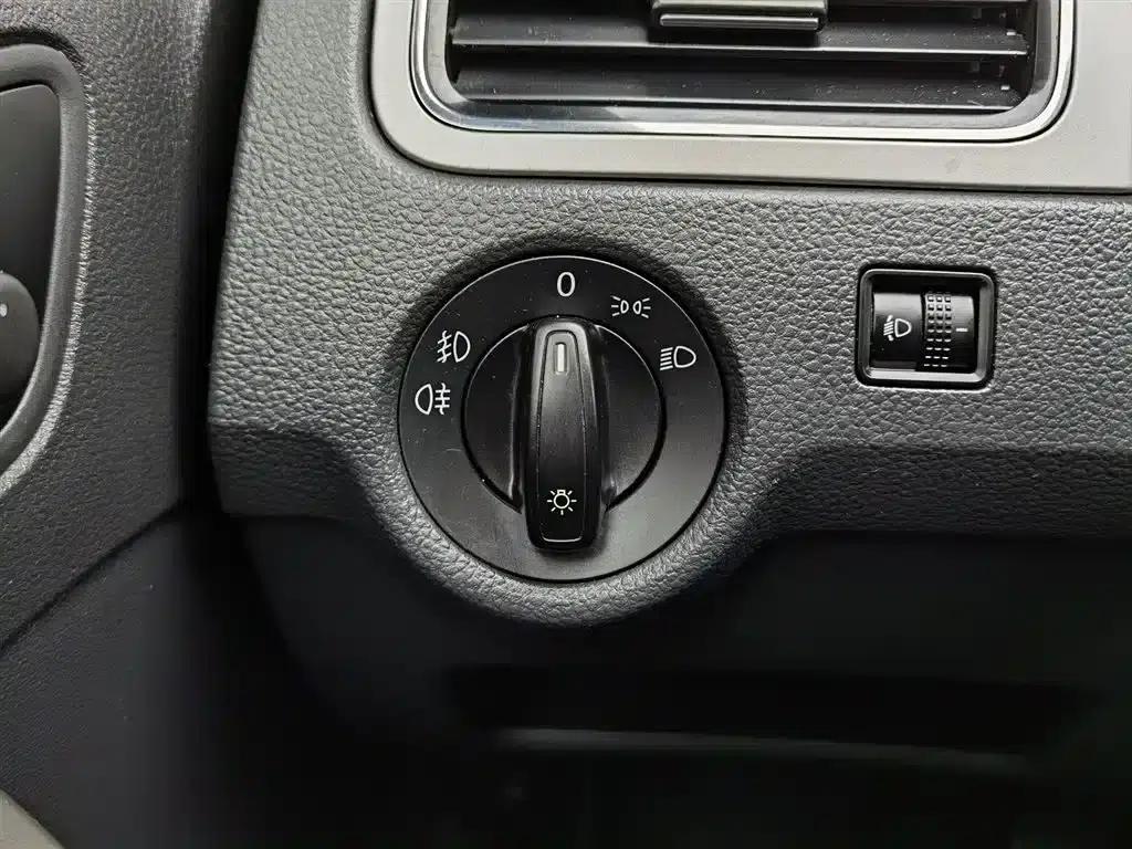 Rapid Spaceback 2016 Facelift 1.6L Manual Comfort Edition — миниатюра 21