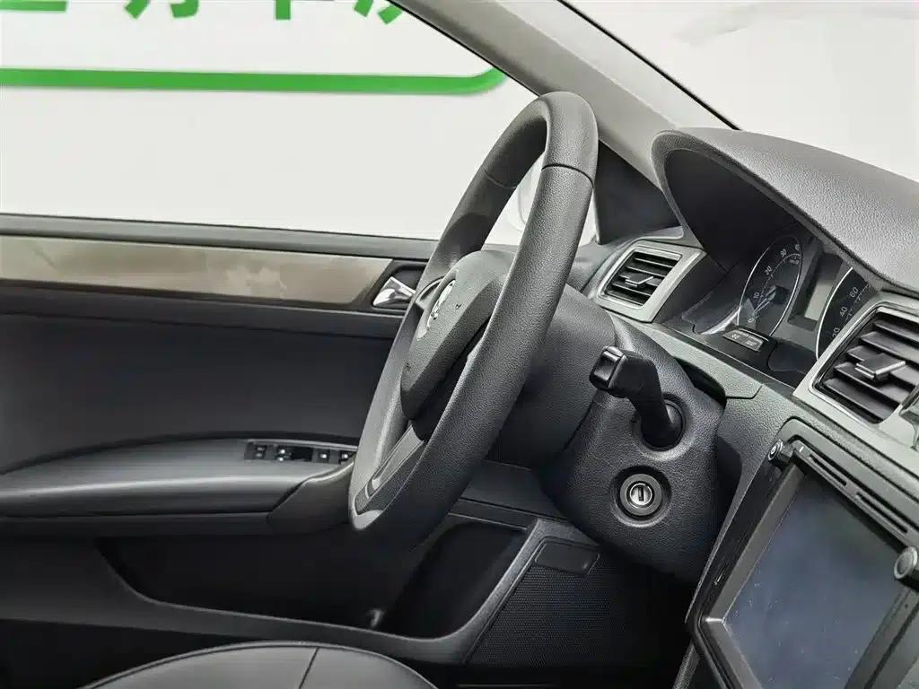 Rapid Spaceback 2016 Facelift 1.6L Manual Comfort Edition — миниатюра 22