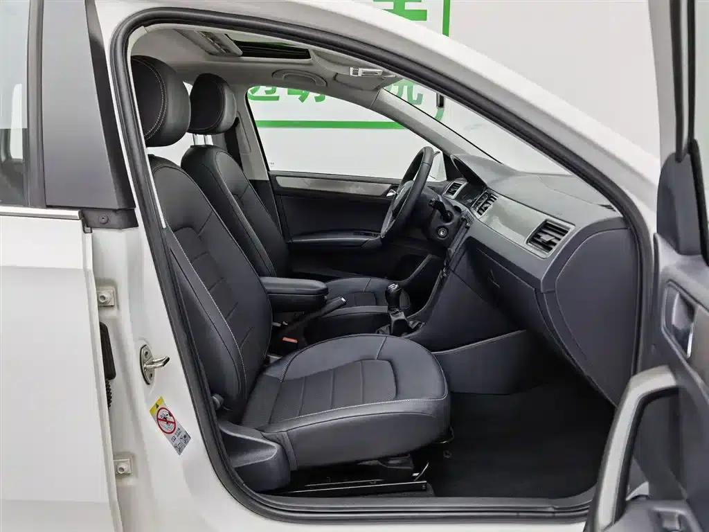 Rapid Spaceback 2016 Facelift 1.6L Manual Comfort Edition — миниатюра 23