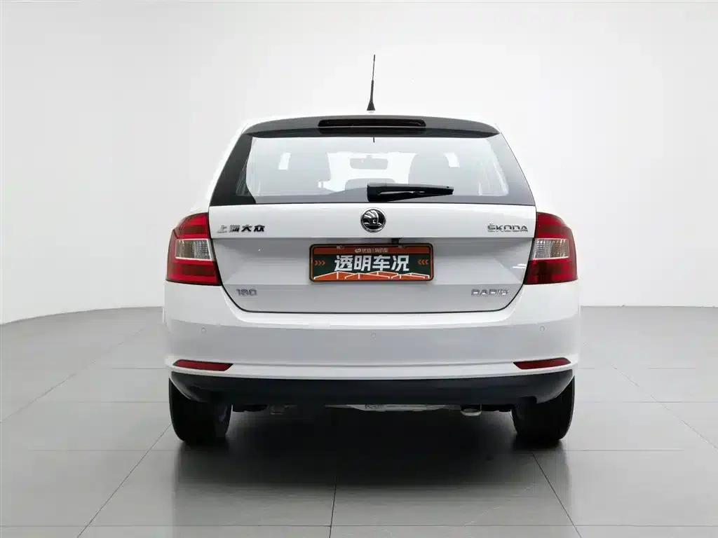 Rapid Spaceback 2016 Facelift 1.6L Manual Comfort Edition — миниатюра 4