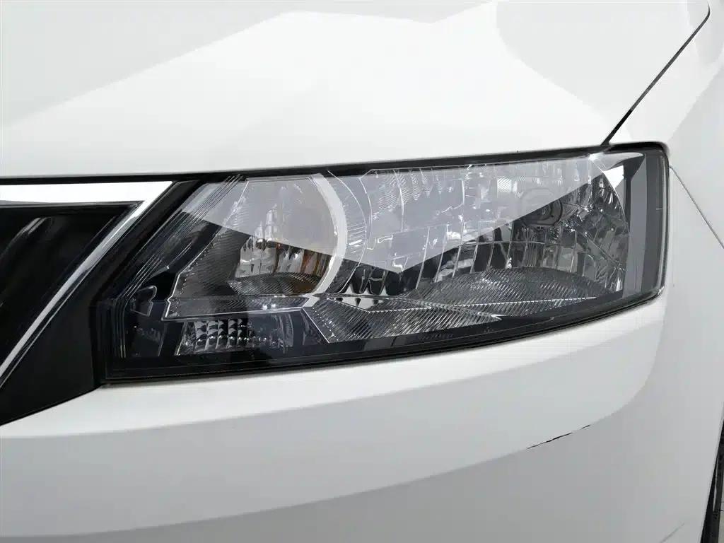 Rapid Spaceback 2016 Facelift 1.6L Manual Comfort Edition — миниатюра 7