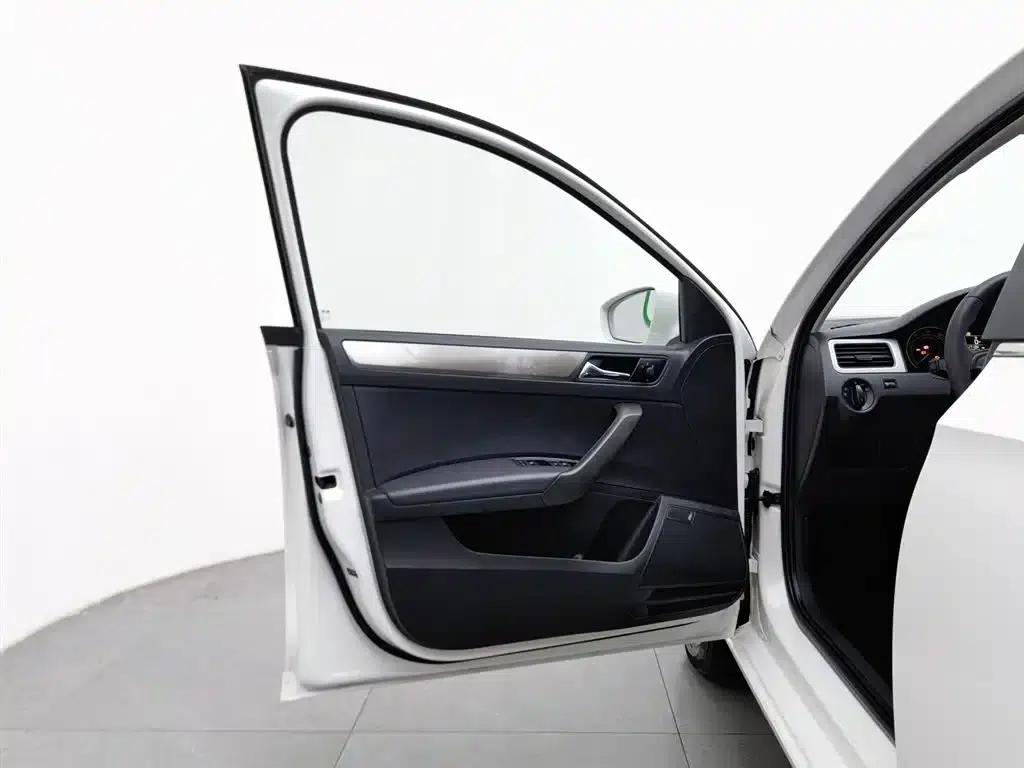 Rapid Spaceback 2016 Facelift 1.6L Manual Comfort Edition — миниатюра 8
